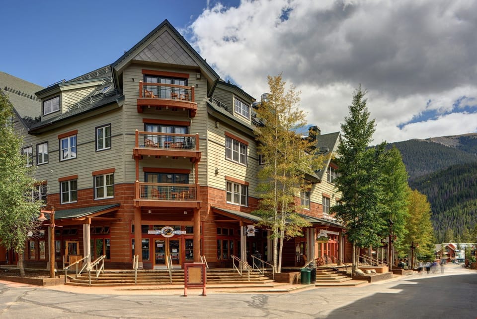 Welcome to these gorgeous, spacious condos!