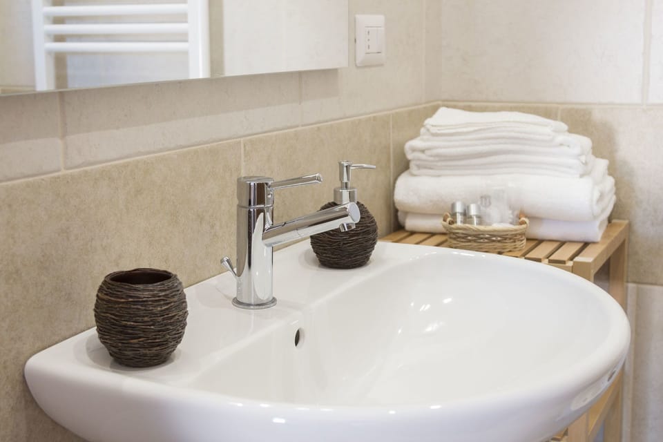 Double Room, 1 Queen Bed (uno) | Bathroom sink