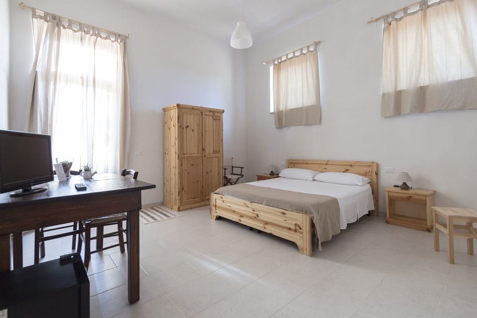 Double Room, 1 Queen Bed (uno) | Premium bedding, minibar, desk, blackout drapes