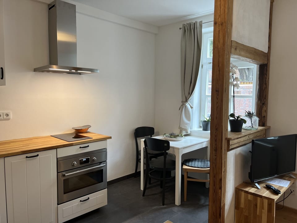 Deluxe Apartment, Private Bathroom, Garden View (W7-EG) | Private kitchen
