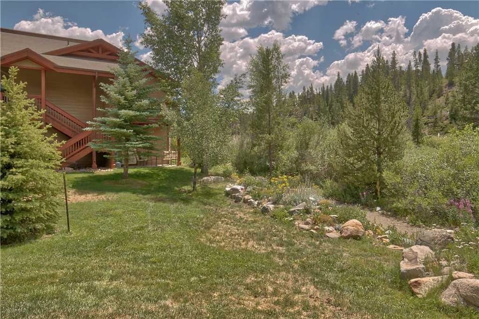 Family Apartment, 2 Bedrooms, Fireplace | Property grounds