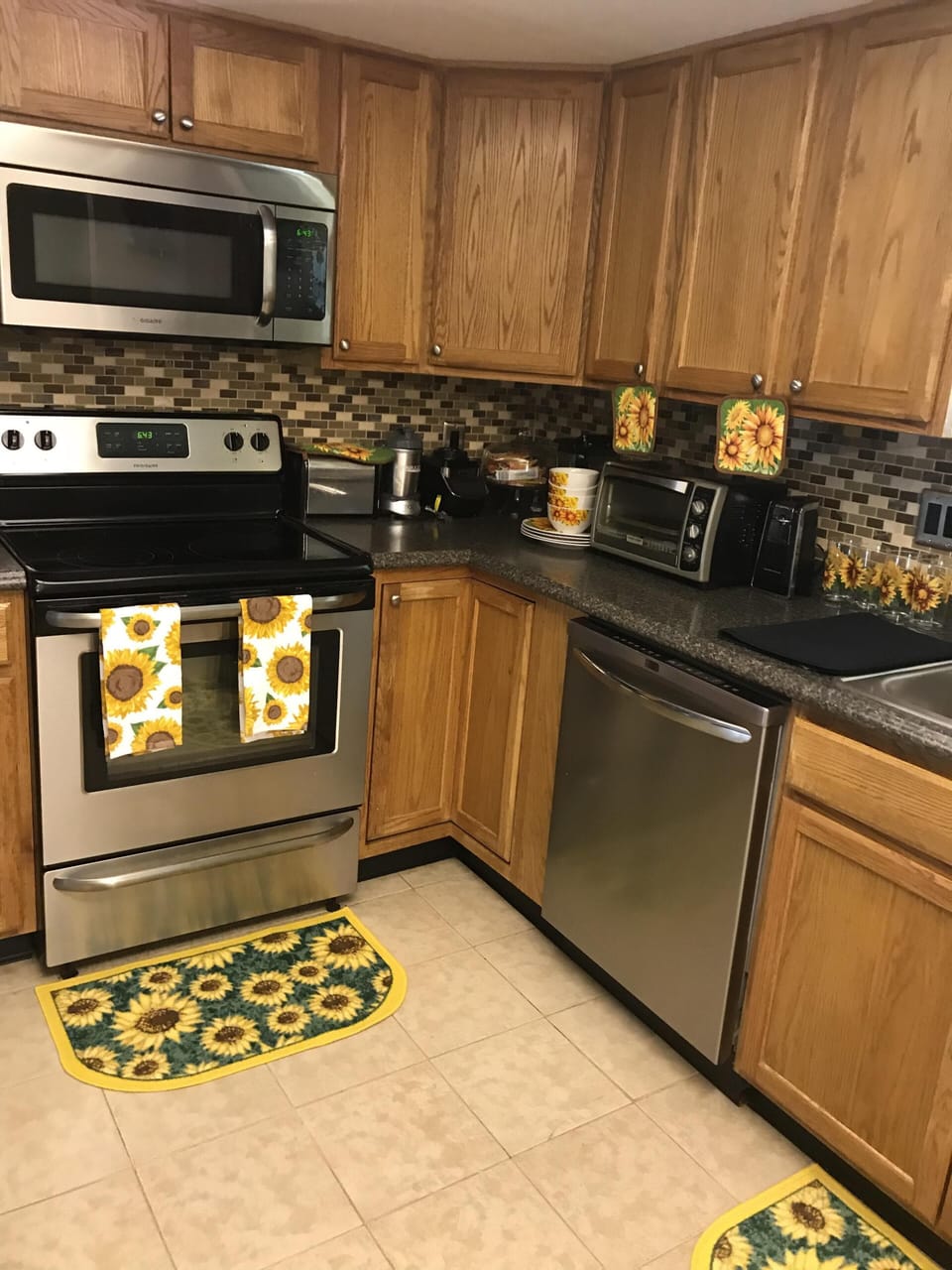 Large eat in kitchen with stainless steel appliances