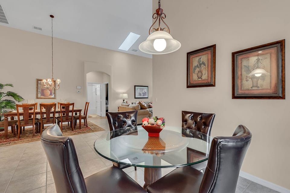 Breakfast nook area