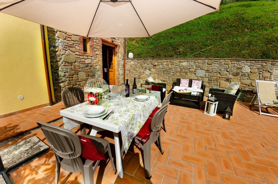 Balcony / Terrace / Patio, Building Exterior, Garden, Outdoor, Pool