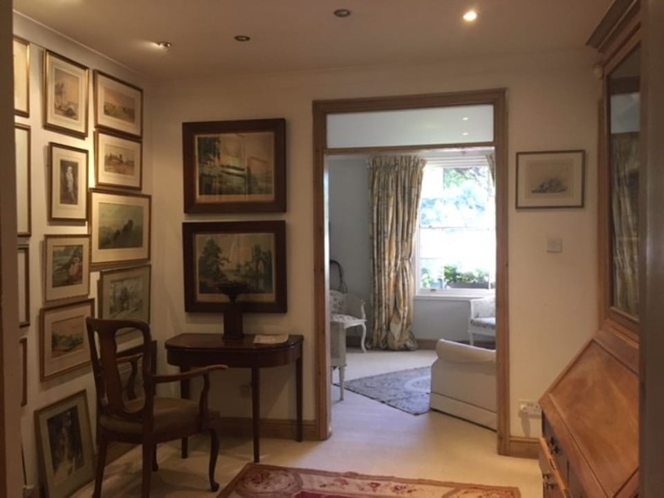 Open plan sitting room, study area