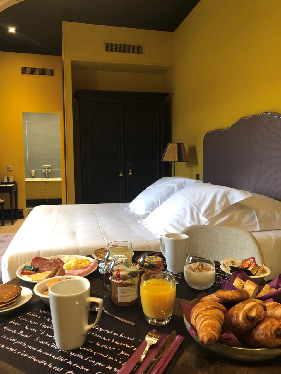 Daily buffet breakfast for a fee
