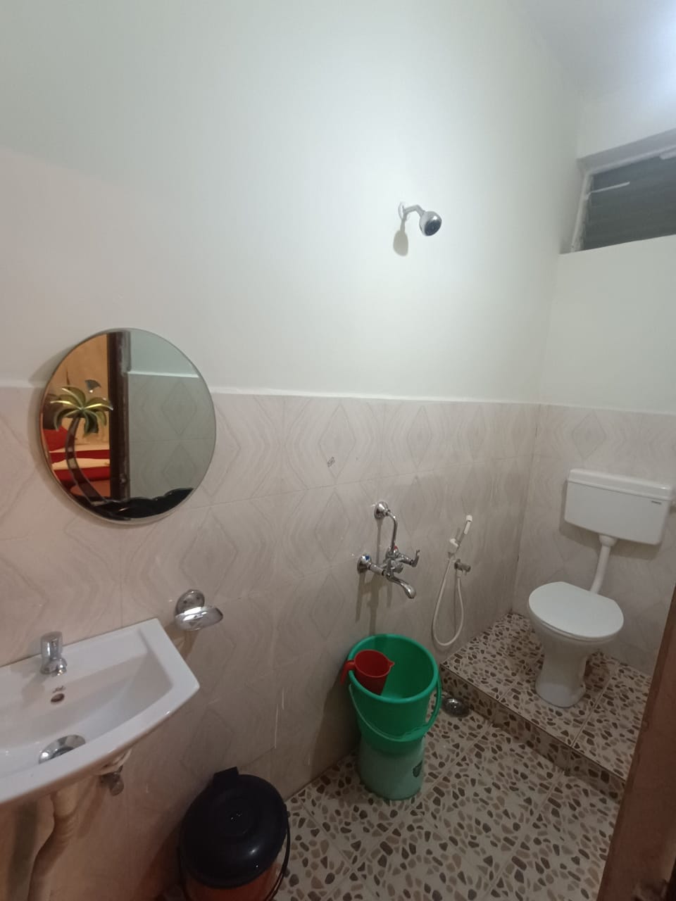 Deluxe Double AC | Bathroom | Shower, rainfall showerhead, free toiletries, towels