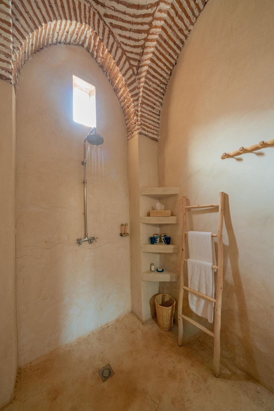 Family Suite, Ensuite | Bathroom | Deep soaking tub, rainfall showerhead, eco-friendly toiletries, towels