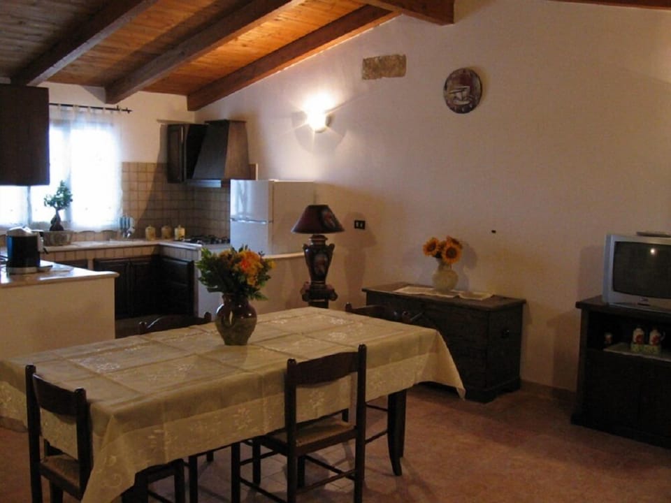 Classic Apartment, Multiple Beds, Non Smoking | Private kitchenette | Full-size fridge, stovetop