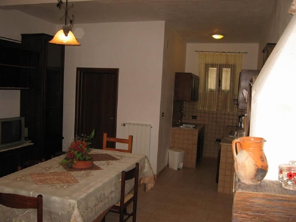Classic Apartment, Multiple Beds, Non Smoking | Private kitchenette | Full-size fridge, stovetop
