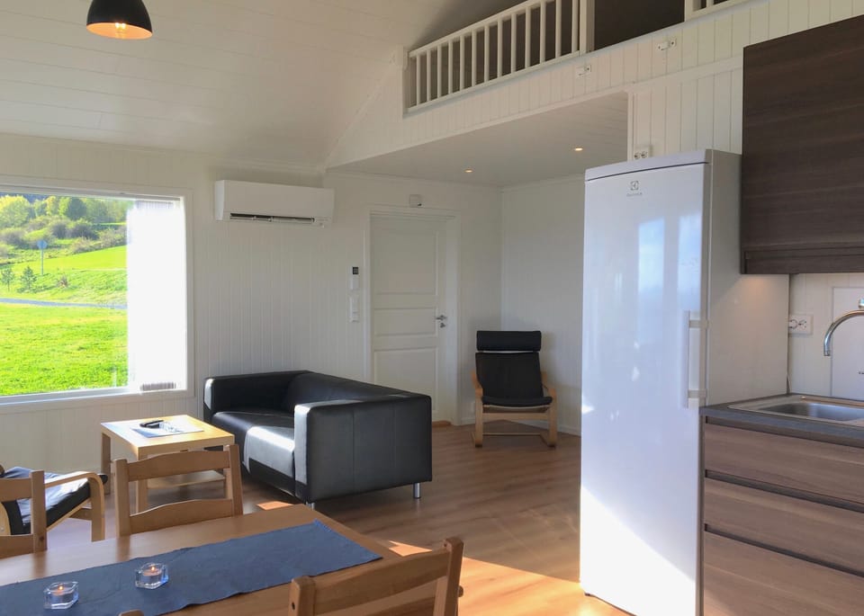 Panoramic House, 2 Bedrooms, Patio, Beachside | Living room | Flat-screen TV
