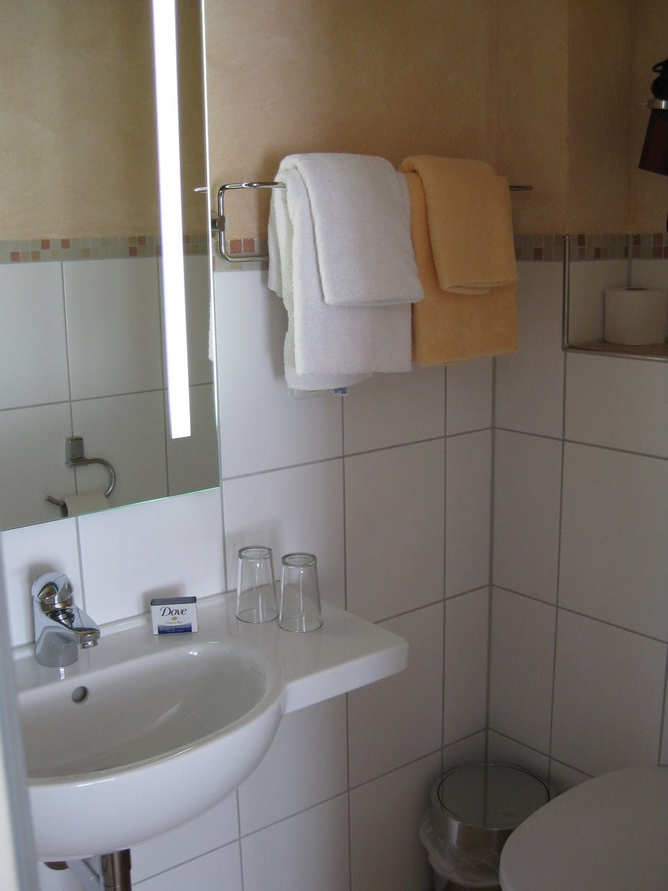 Standard Double Room, 1 Bedroom | Bathroom | Shower, hair dryer, towels