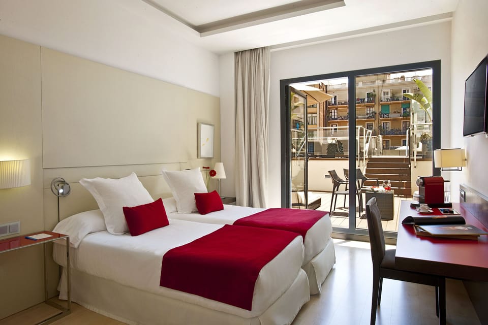Superior Room, Terrace | Minibar, in-room safe, desk, soundproofing