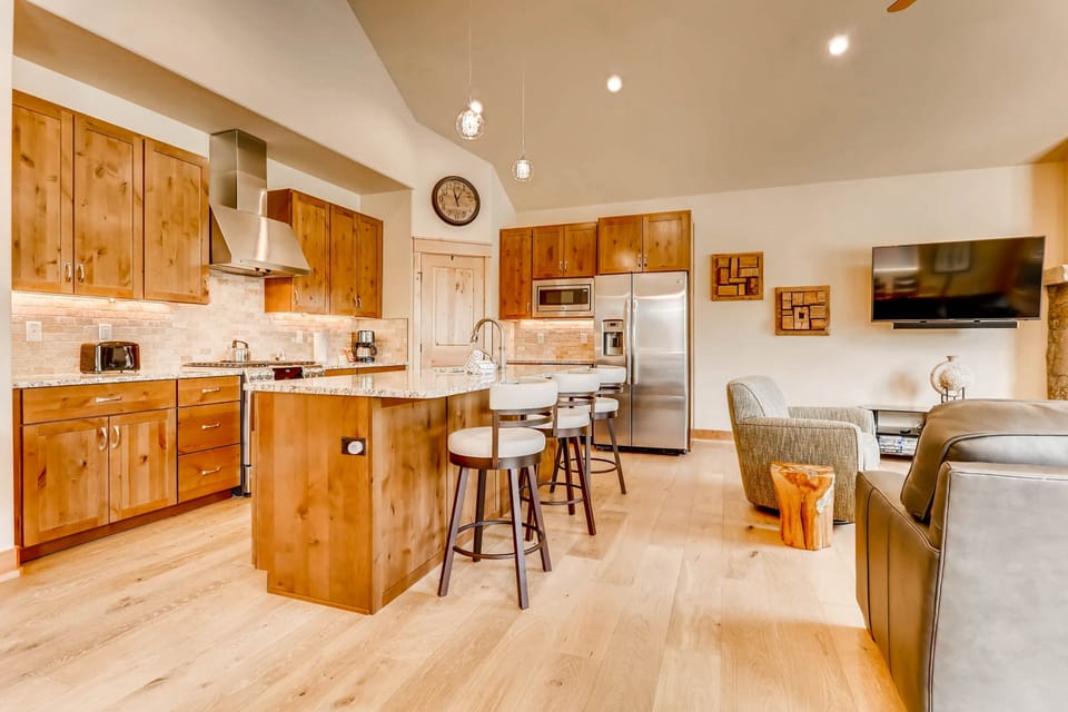 Townhome, 3 Bedrooms | Private kitchen | Coffee/tea maker, fridge, oven, toaster