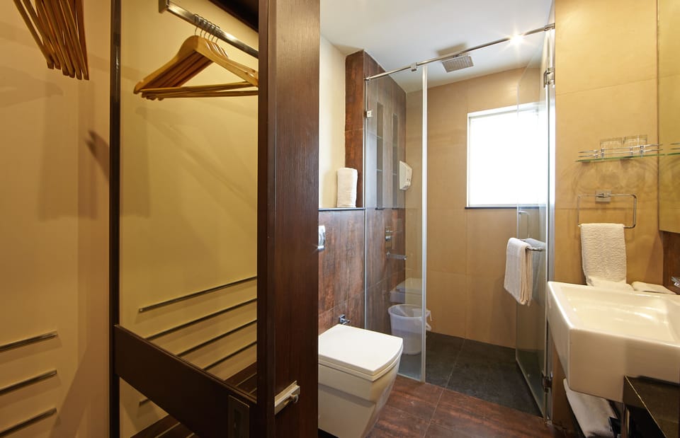 Saravana's Golden Fruits Business Suites Hotel in Chennai