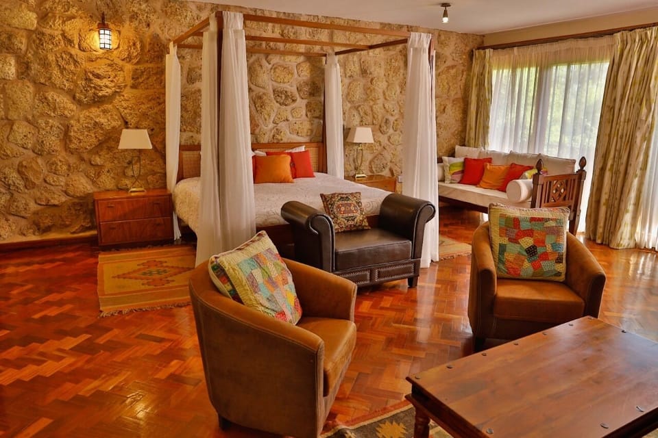 Executive Studio Suite, 1 King Bed, Fireplace, Garden View | Egyptian cotton sheets, premium bedding, down comforters