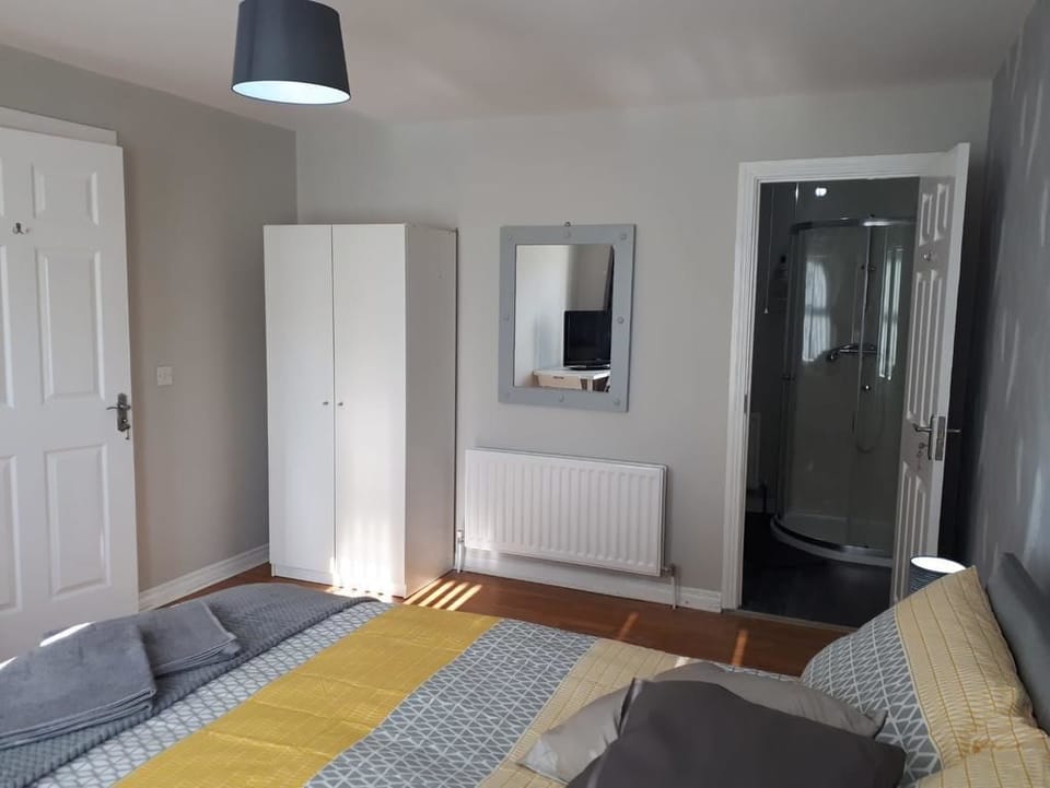 Double Room, Private Bathroom | Free WiFi, bed sheets