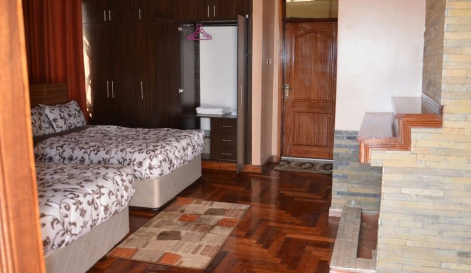 Deluxe Double or Twin Room, Non Smoking | Iron/ironing board, bed sheets