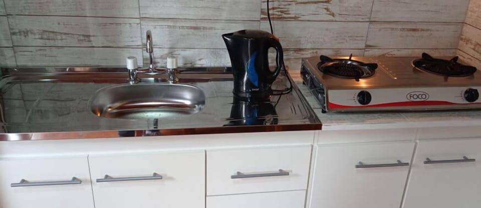 Bungalow, 2 Bedrooms, Garden View | Private kitchen | Microwave, cookware/dishes/utensils
