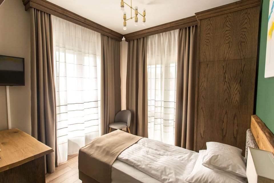 1 bedroom, premium bedding, in-room safe, desk