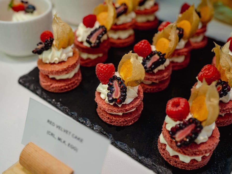 3 restaurants; breakfast, lunch, dinner, and brunch served