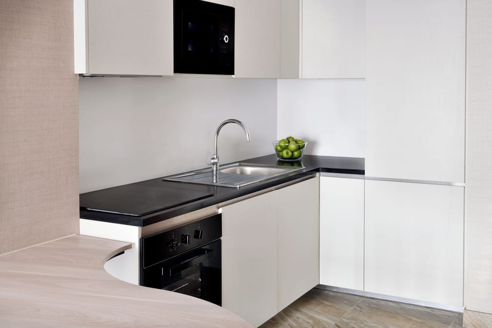 Apartment, 1 Bedroom | Private kitchen | Fridge, microwave, oven, stovetop