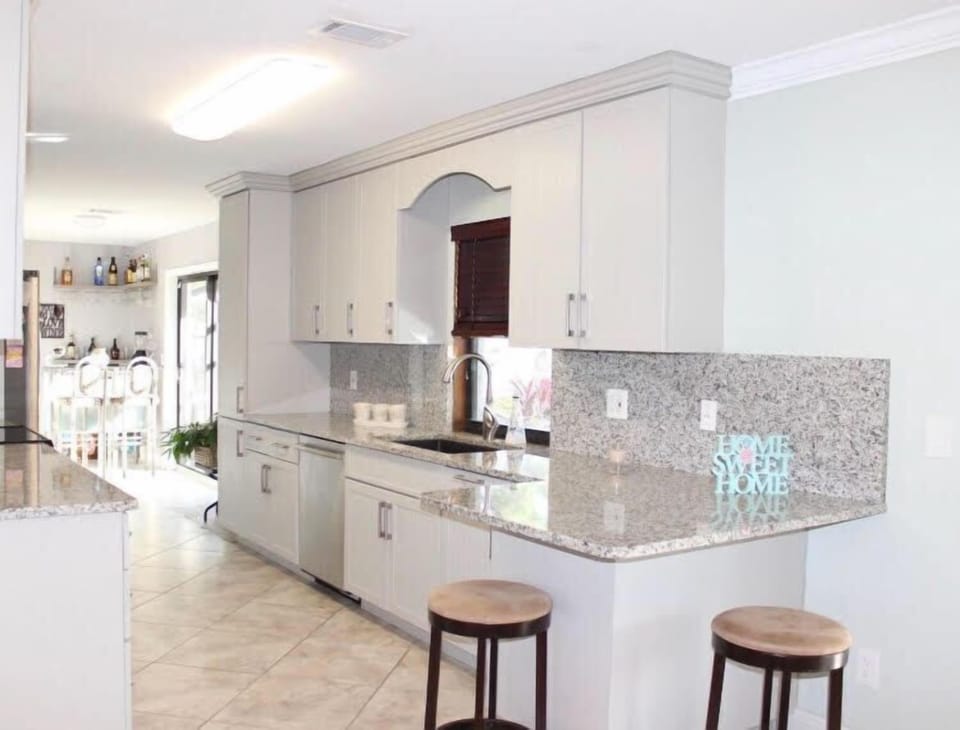 House, Multiple Beds, Non Smoking | Private kitchen | Fridge, microwave, oven, stovetop