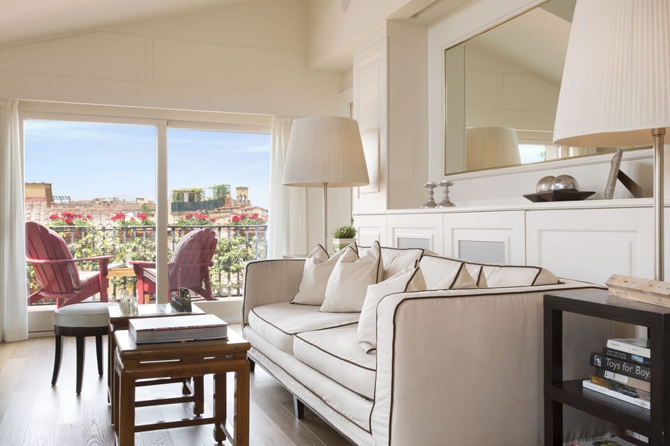 Open living spaces. Terraces. Light. 