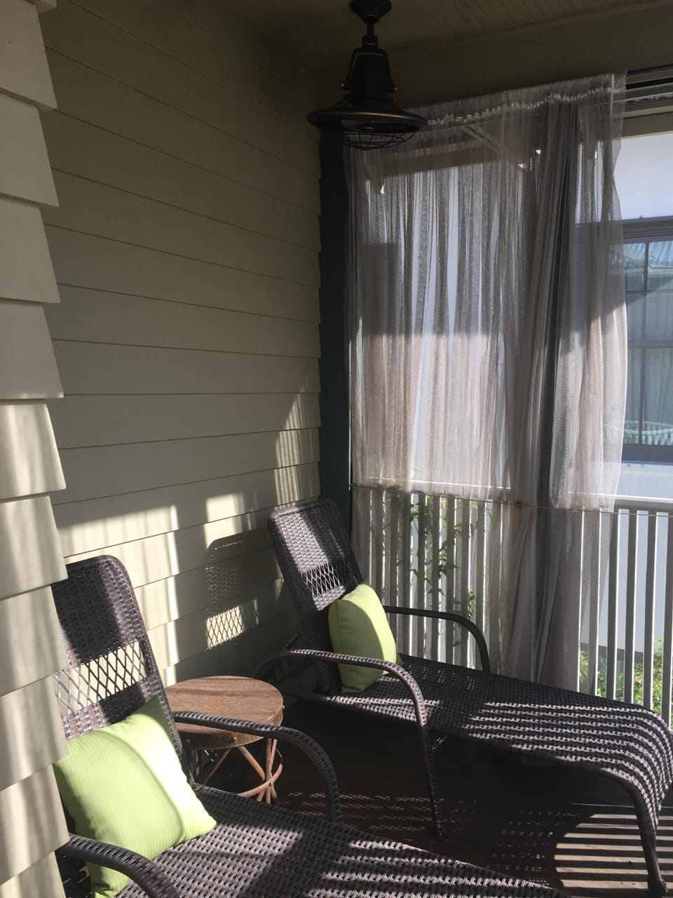 2nd floor screened porch