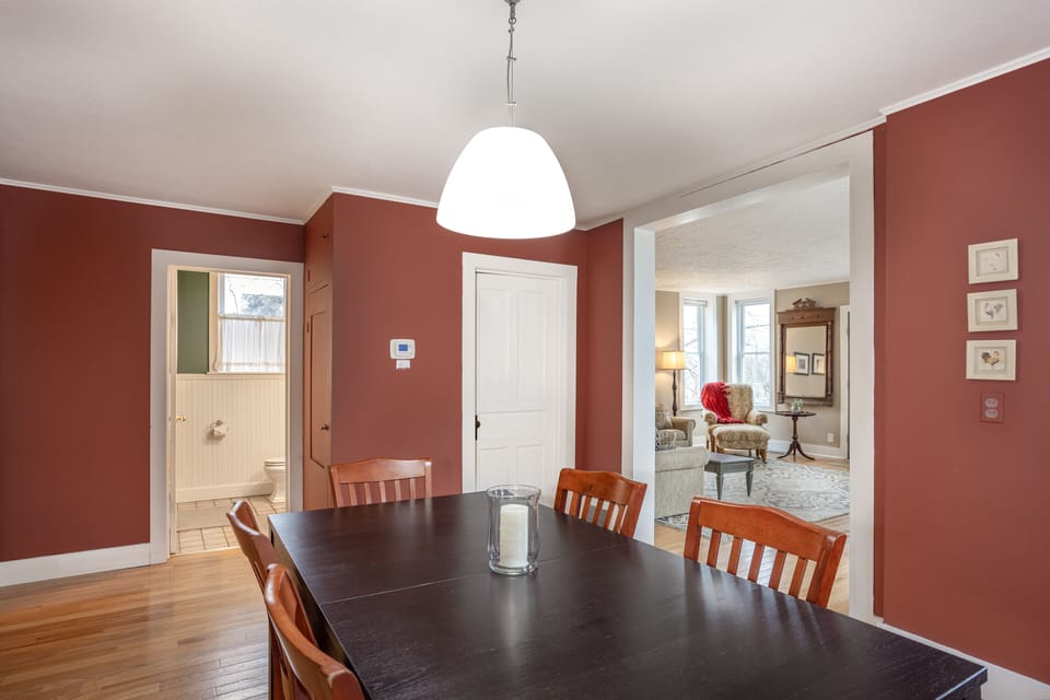 Table expands to seat 10. Lots of space for gathering as a group.