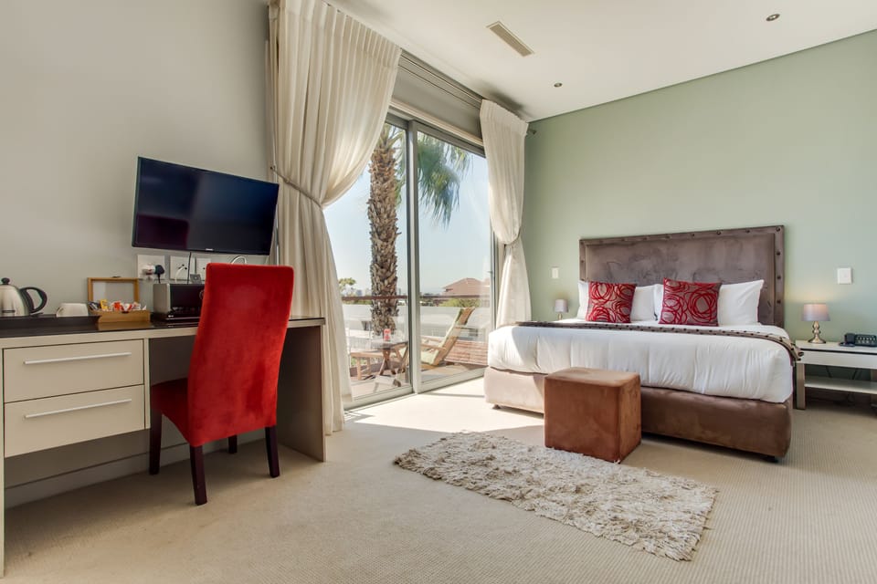 Superior Balcony en-suite rooms | Premium bedding, minibar, in-room safe, desk