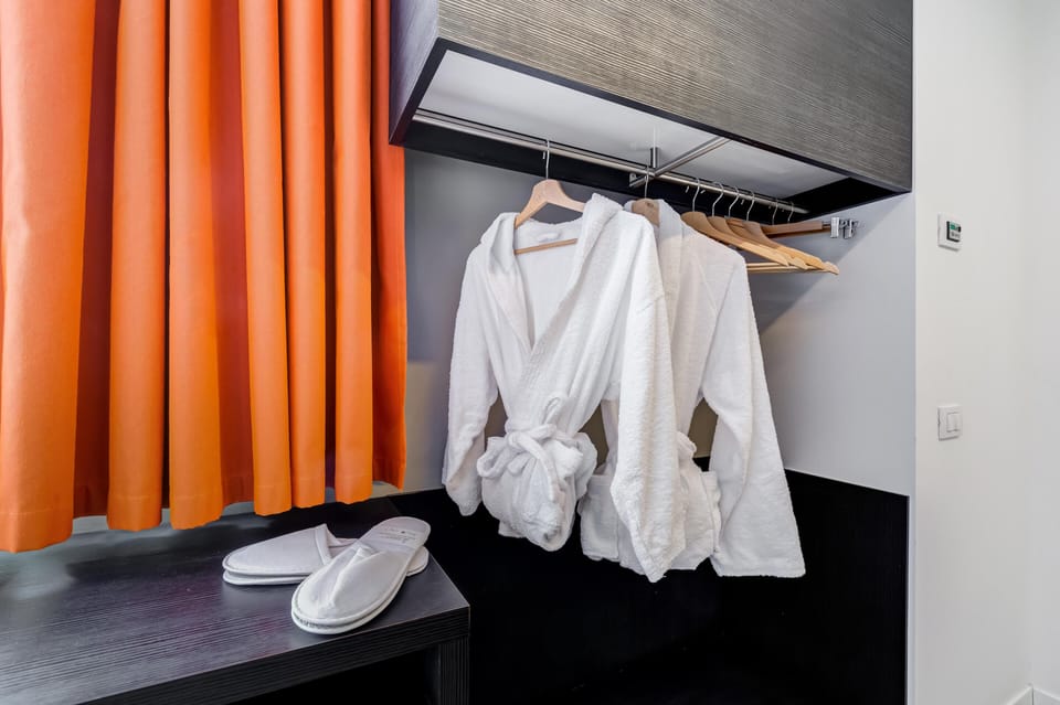Superior Room, 1 King Bed | Room amenity