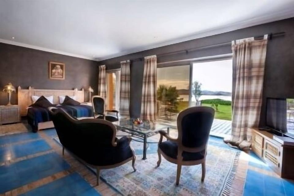 Suite | Minibar, in-room safe, desk, soundproofing