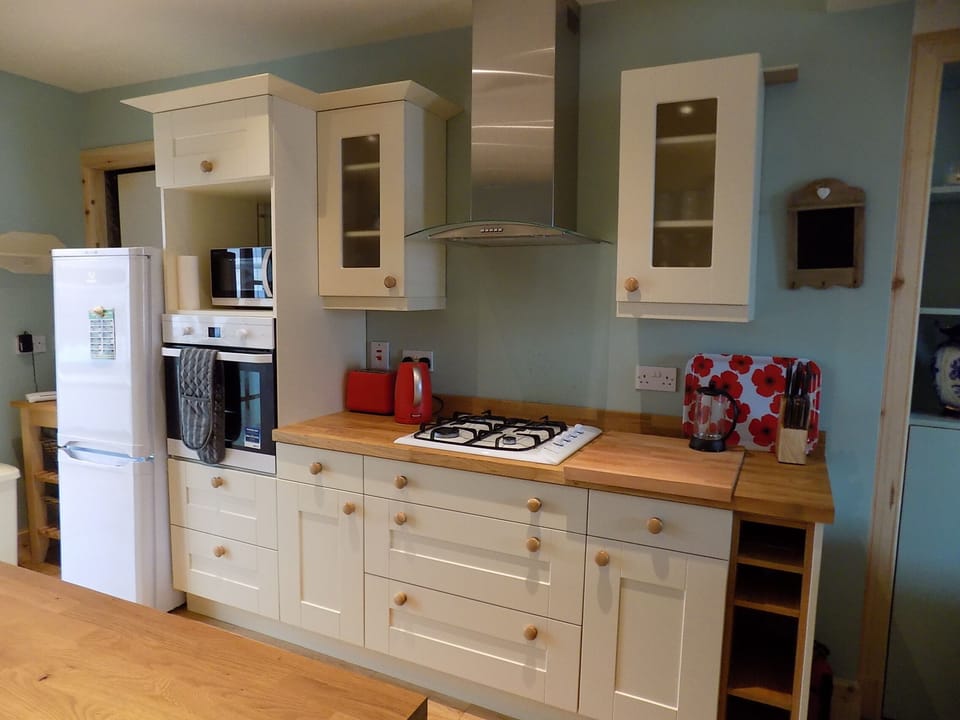 Kitchen units, cooker, hob