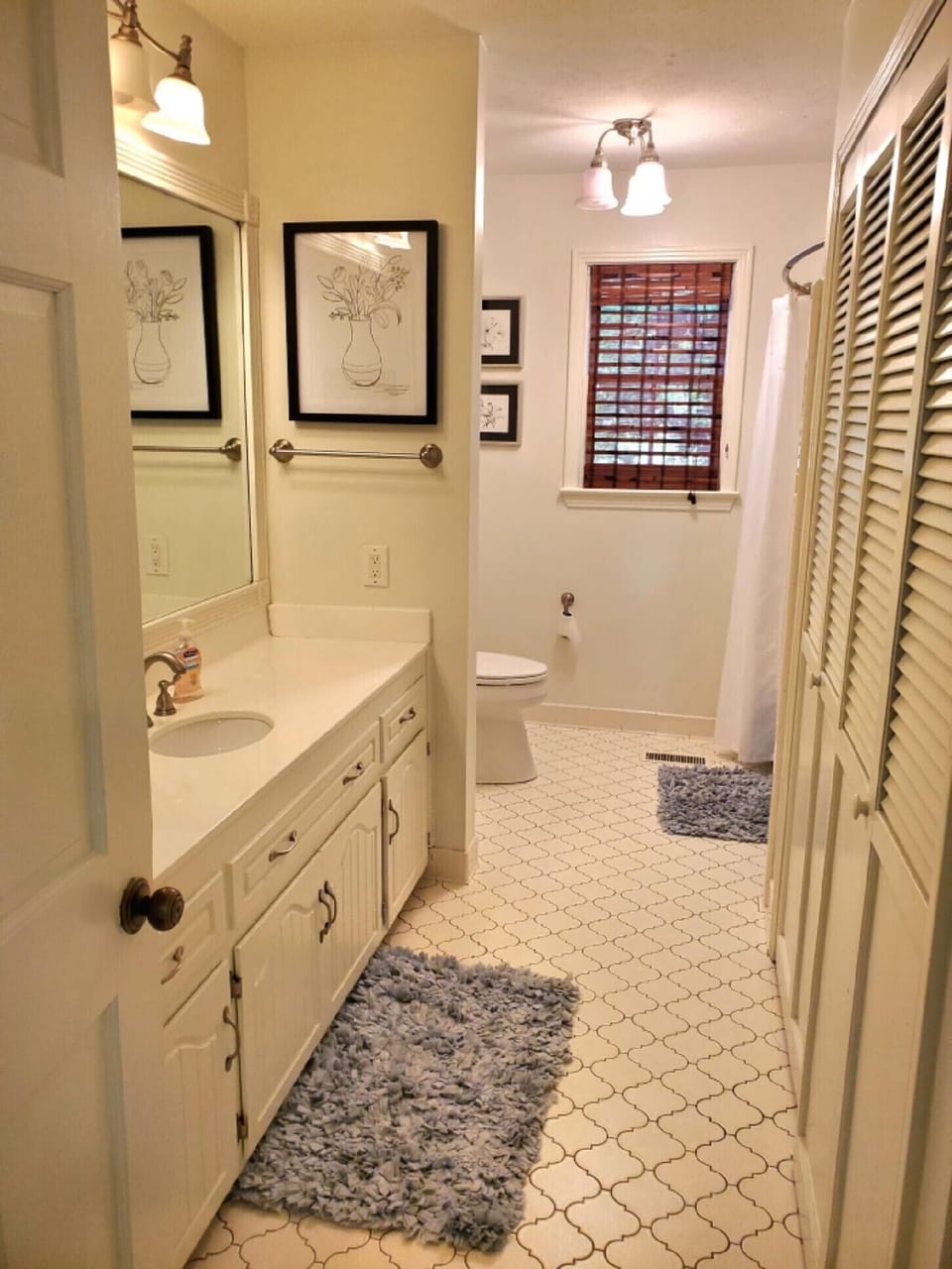 Hall bath for bedrooms 2 and 3 to share. Washer and dryer in this bath. 