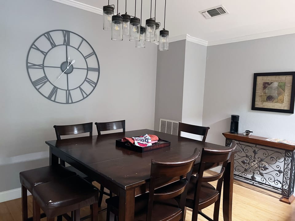 Dining Room - Seats 7