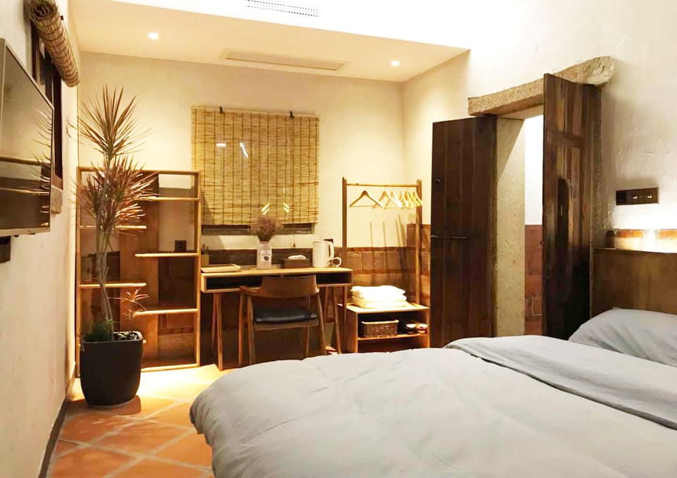 Elite Condo, 1 Queen Bed, Accessible, Non Smoking | Premium bedding, down comforters, memory foam beds, blackout drapes