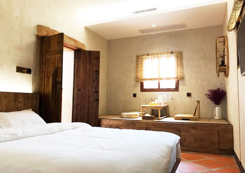 Elite Condo, 1 Queen Bed, Accessible, Non Smoking | Premium bedding, down comforters, memory foam beds, blackout drapes
