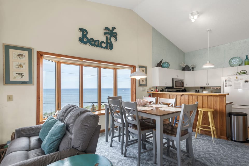 SDL1: Coastal Jade | Top Level Dining Area