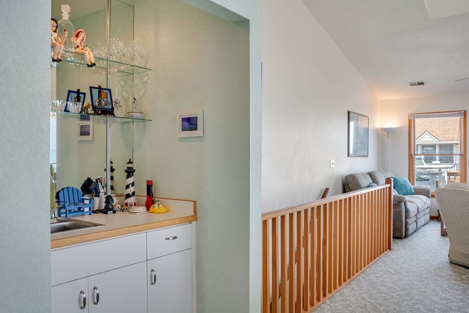 SDL1: Coastal Jade | Top Level Wet Bar