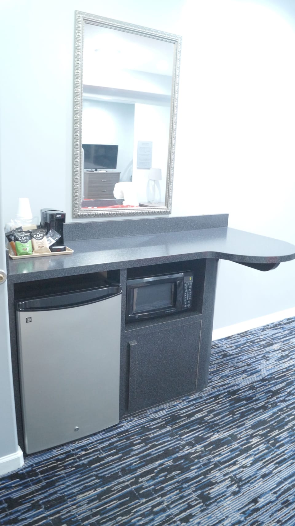 Deluxe Suite, 1 King Bed, Jetted Tub | 1 bedroom, Frette Italian sheets, premium bedding, desk