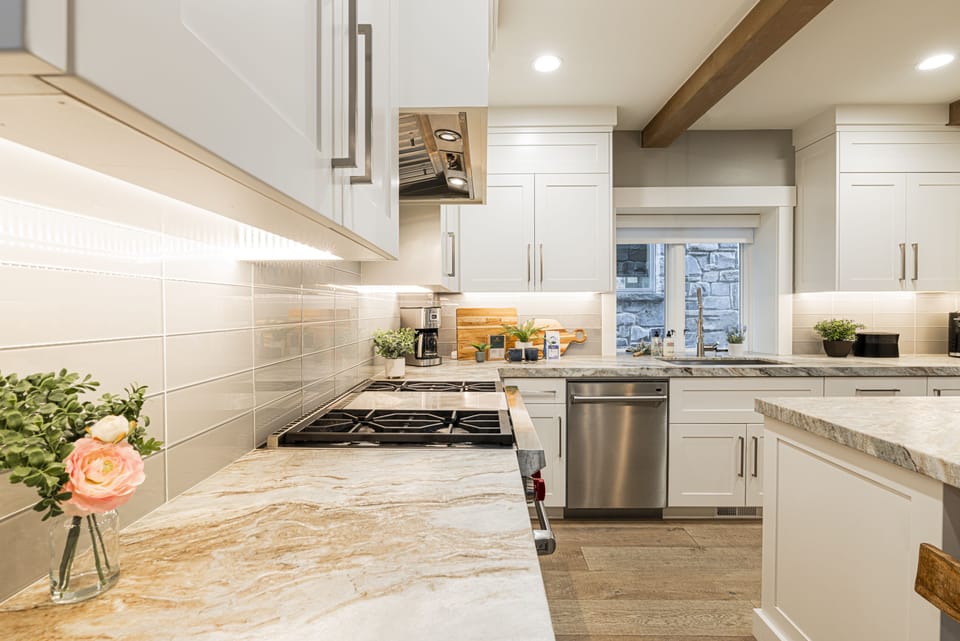 Fully Equipped Kitchen with Stainless Steel Appliances and Island Seating for 2