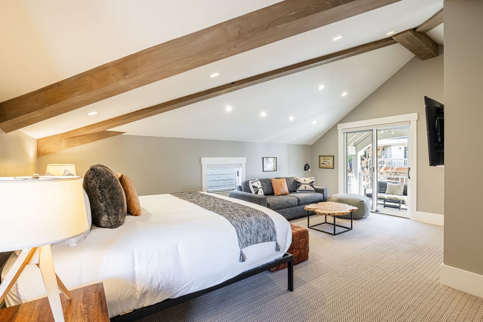 Level 4 - Master Bedroom 2 with King Bed, Queen Sleeper Sofa, 60" Samsung Smart TV, Private Bath and Deck