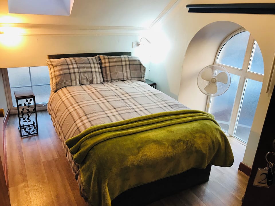 Business Double Room, 1 Double Bed, Ensuite, Mountain View (TWO) | Desk, laptop workspace, soundproofing, free WiFi