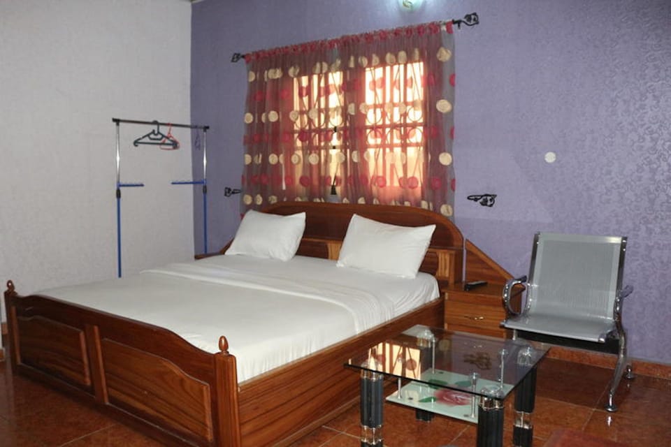 Deluxe Room, 1 Double Bed, Non Smoking | In-room safe, bed sheets, wheelchair access