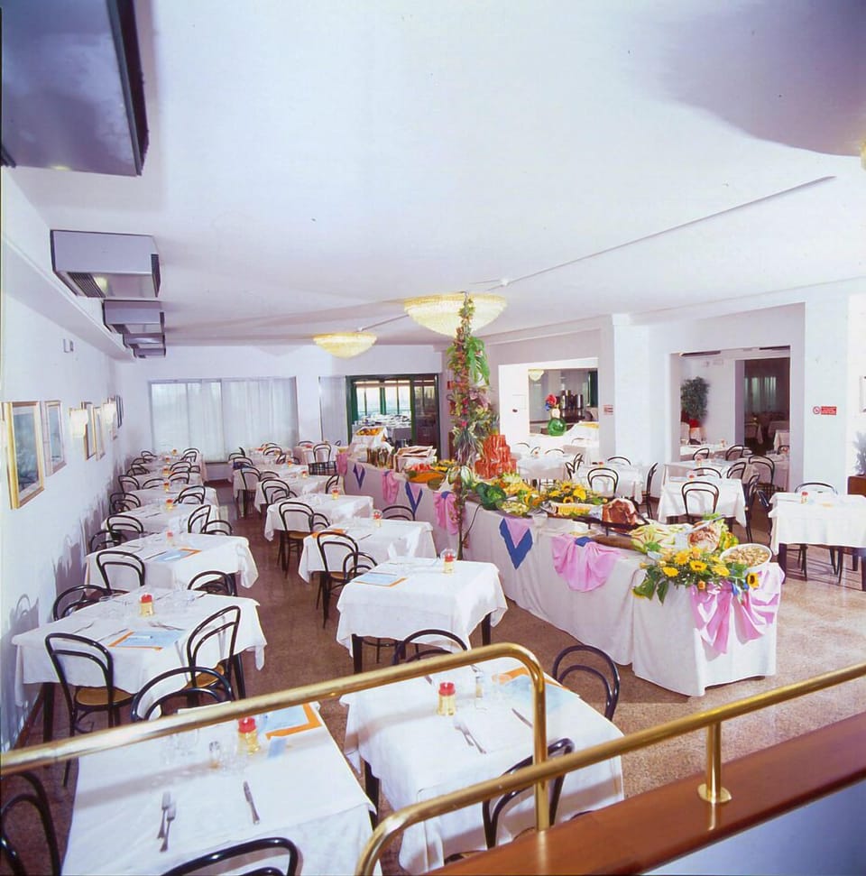 Lunch and dinner served, Italian cuisine