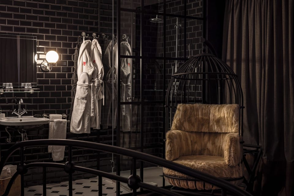 Story Room | Bathroom | Shower, rainfall showerhead, free toiletries, hair dryer