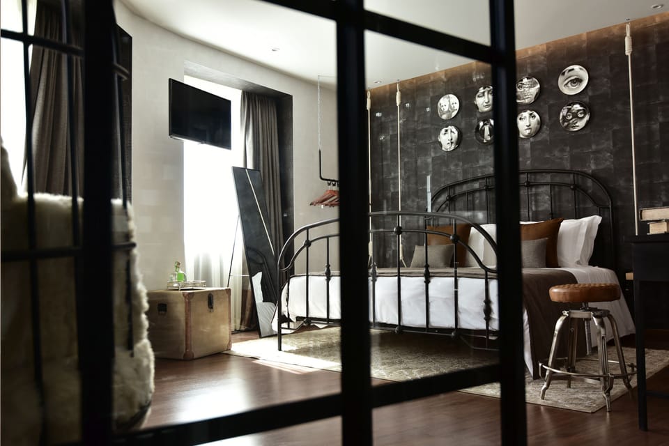 Story Room | Blackout drapes, soundproofing, iron/ironing board, free WiFi