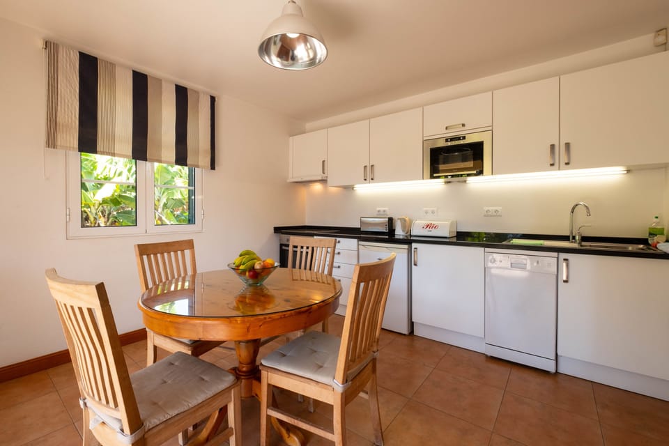 Cottage, 1 Bedroom | Private kitchen | Full-size fridge, microwave, oven, stovetop