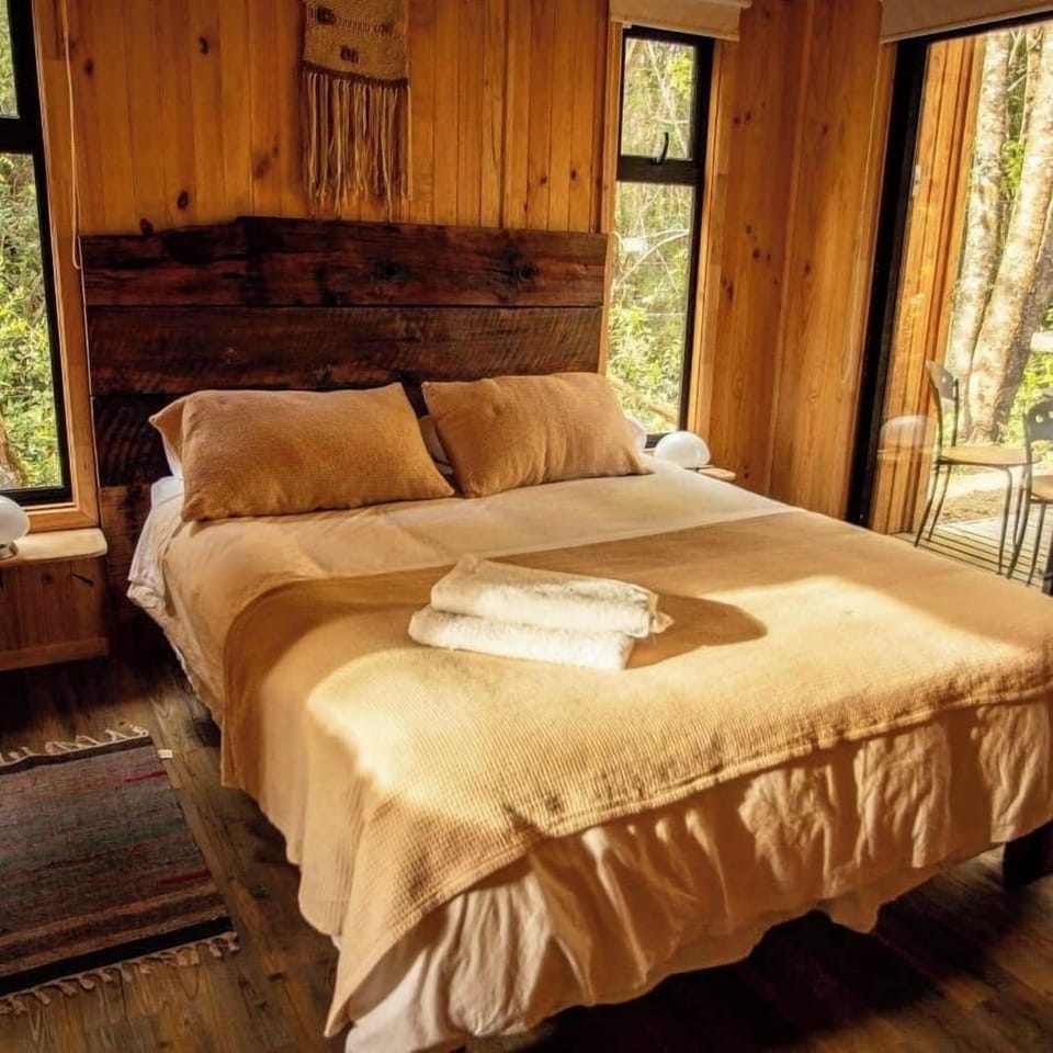 Superior Cabin, 2 Bedrooms, Non Smoking, Private Bathroom | 2 bedrooms, individually decorated, individually furnished